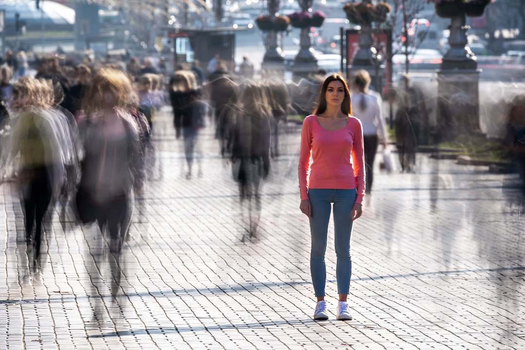 the woman stands in the middle of crowded street 2023 11 27 05 23 51 utc 1